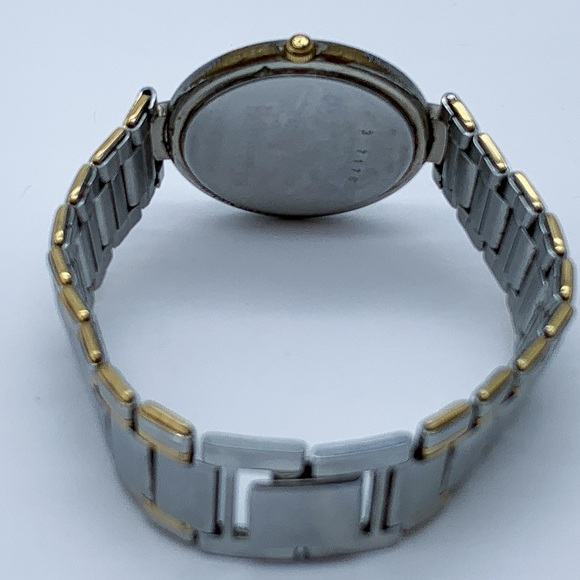 Vintage Butberrys Silver & Gold Wristwatch - Picture 8 of 13